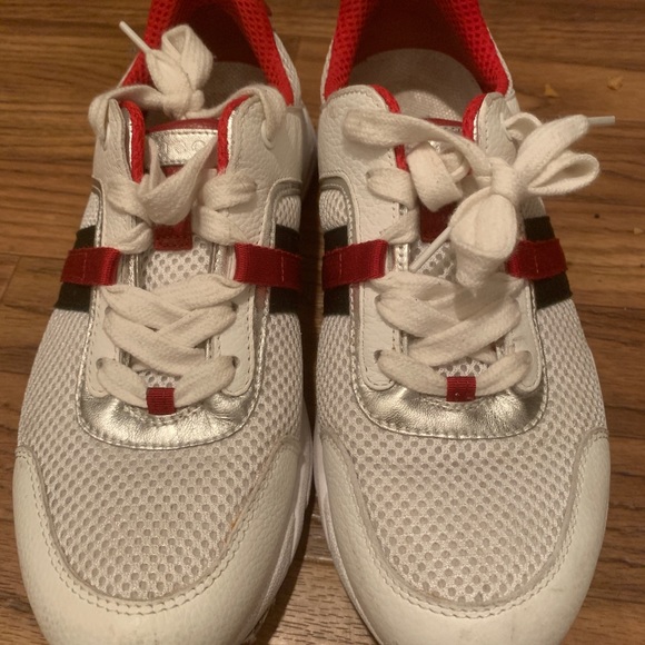 ❌❌sold❌❌Authentic ladies Gucci Sneakers - Picture 2 of 6